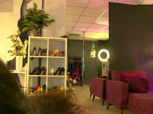MaddyHeart webcam