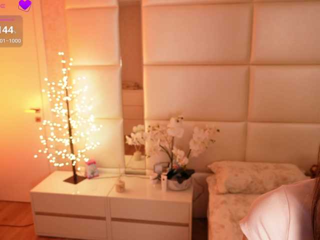 LilyColins's BongaCams show and profile