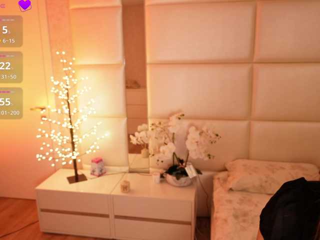 LilyColins