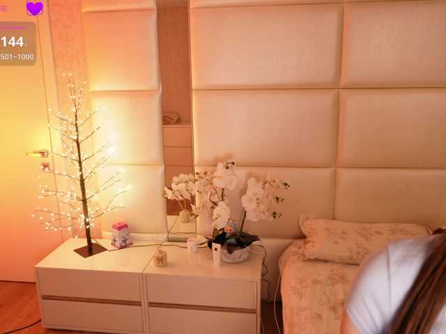 LilyColins's BongaCams show and profile