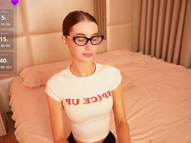 Rerince live cam on BongaCams