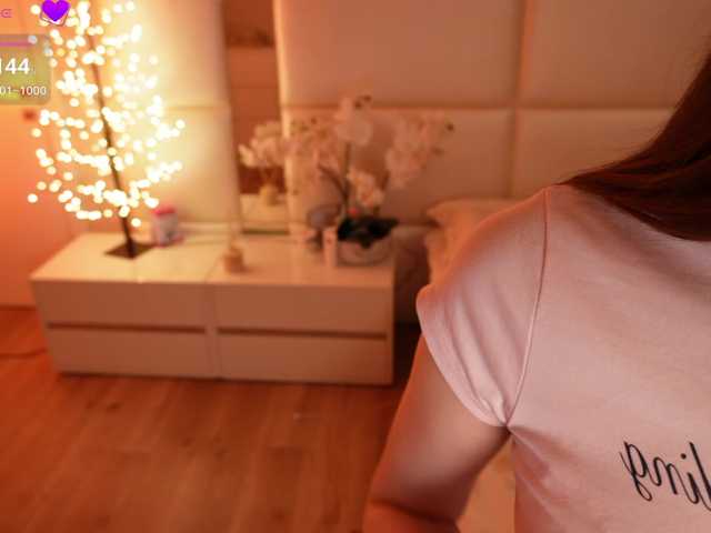 LilyColins's BongaCams show and profile
