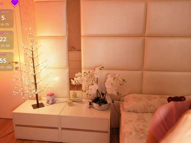 LilyColins