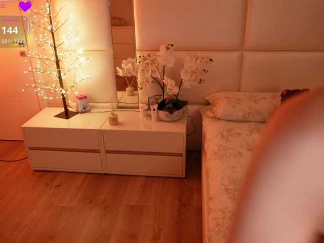 LilyColins's BongaCams show and profile