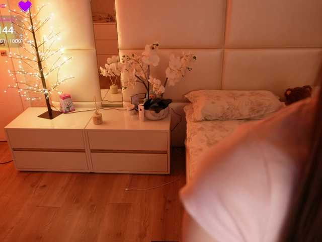 LilyColins's BongaCams show and profile