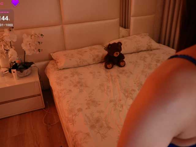 LilyColins's BongaCams show and profile