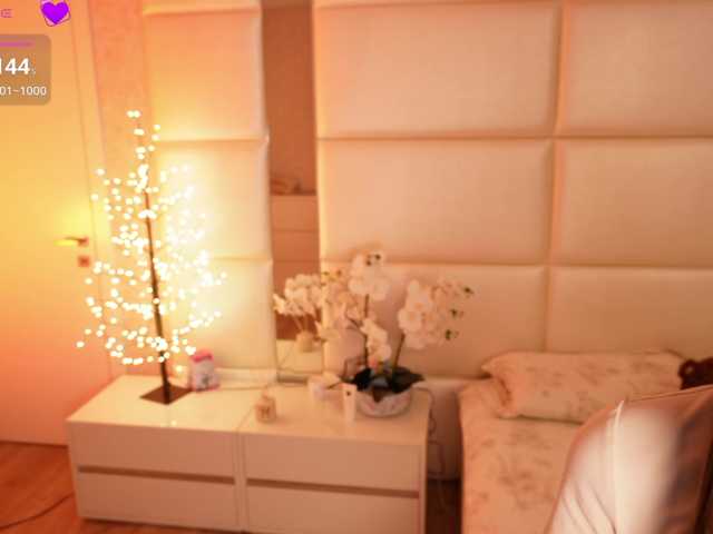 LilyColins's BongaCams show and profile