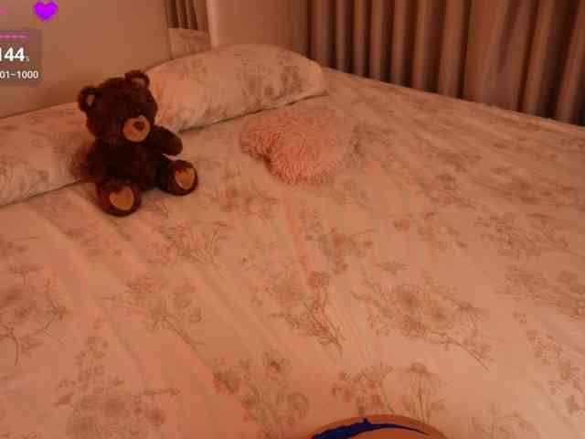 LilyColins webcam