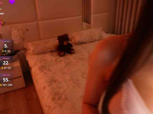 LilyColins webcam