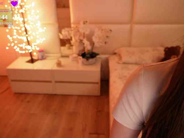 LilyColins webcam