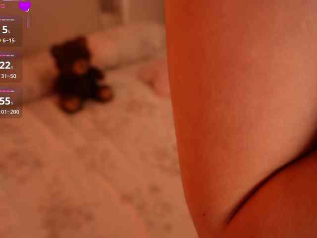 LilyColins webcam