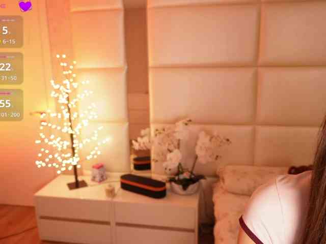 LilyColins webcam
