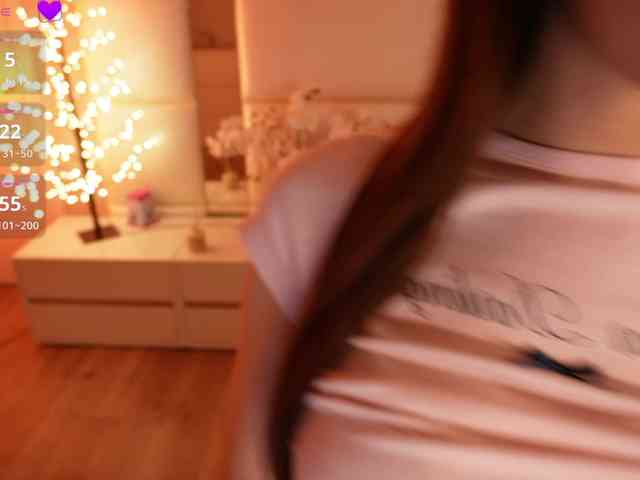 LilyColins webcam