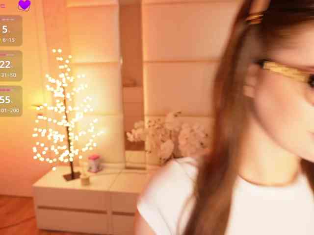 LilyColins webcam