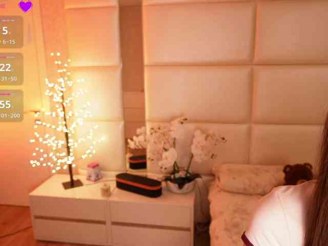 LilyColins webcam