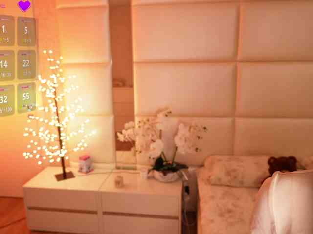 LilyColins webcam