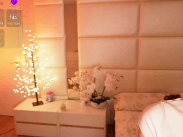 LilyColins webcam