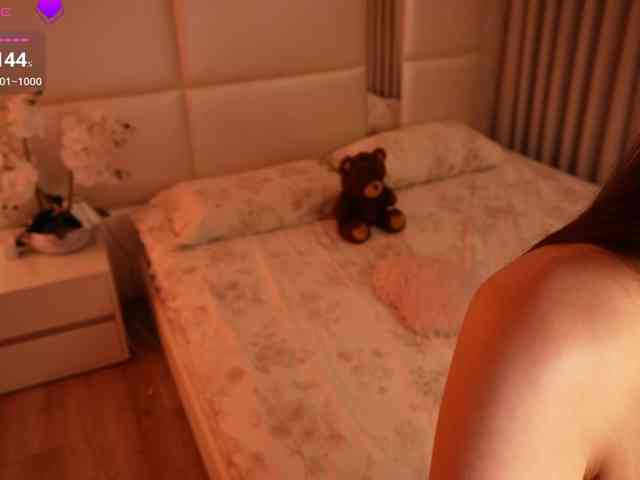 LilyColins webcam