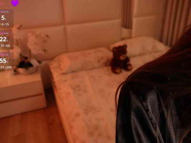 LilyColins webcam