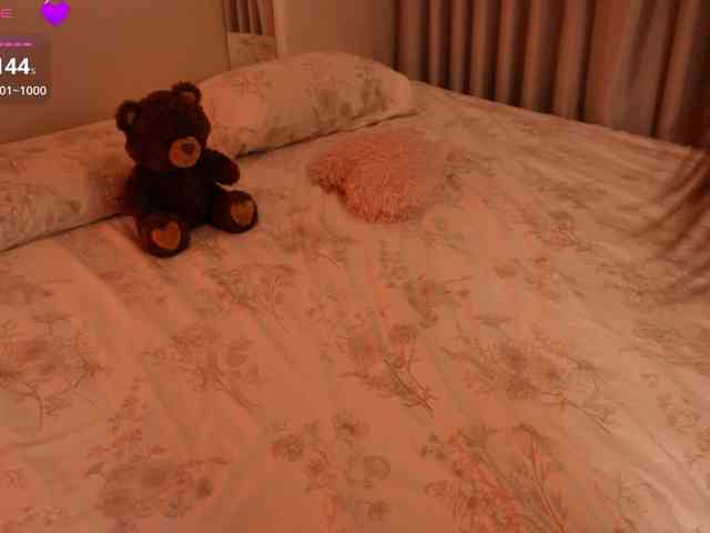 LilyColins webcam