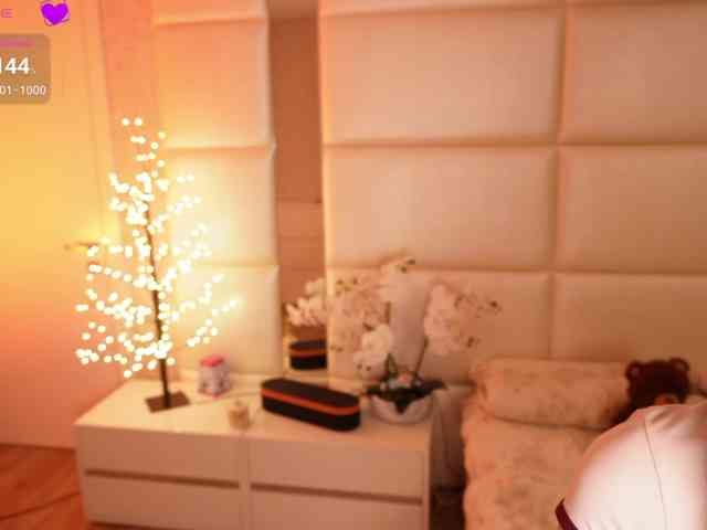 LilyColins webcam