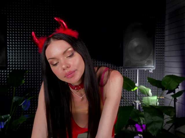 Amyleeplayss live webcam show