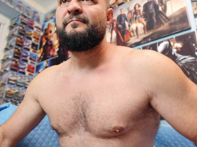 MuscularBear live cam
