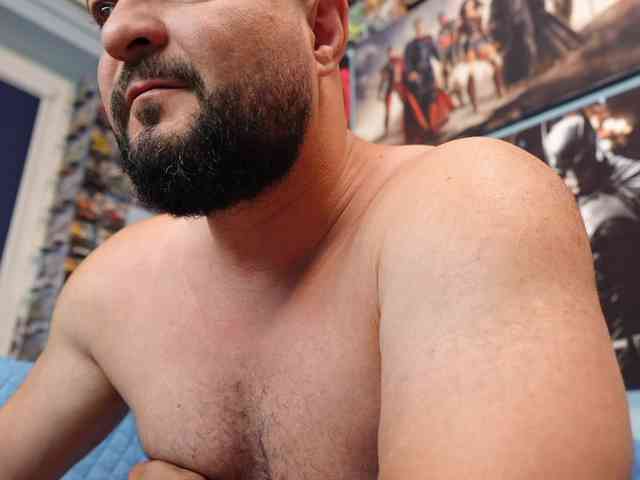 MuscularBear Live Webcam on BongaCams