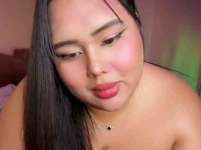 hollyCum
