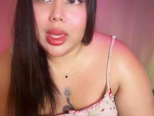 hollyCum