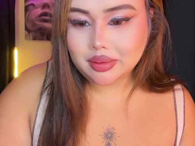 hollyCum