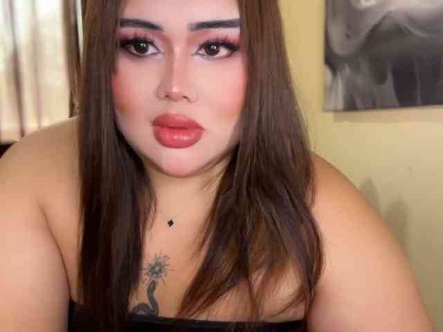 hollyCum
