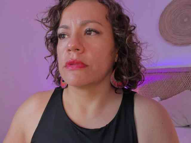 gipsela-gomez Live Webcam on BongaCams