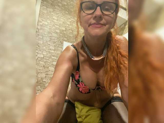 Ritia live webcam show