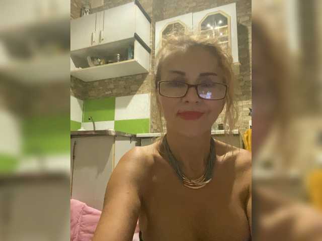 Ritia live cam on BongaCams