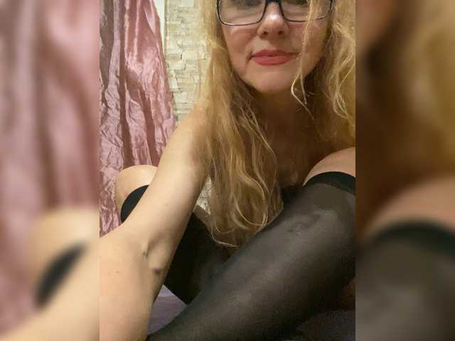 Ritia's BongaCams show and profile