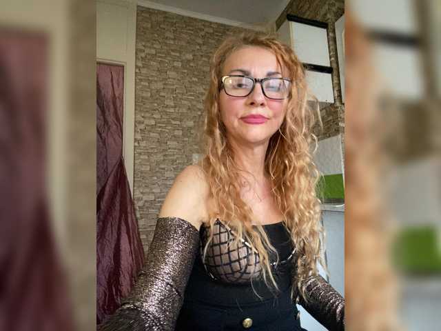 le modèle Ritia est en webcam porno dans un show sur le site bongacams, il possède les tags suivants: White/Caucasian,Redhead,Shaved