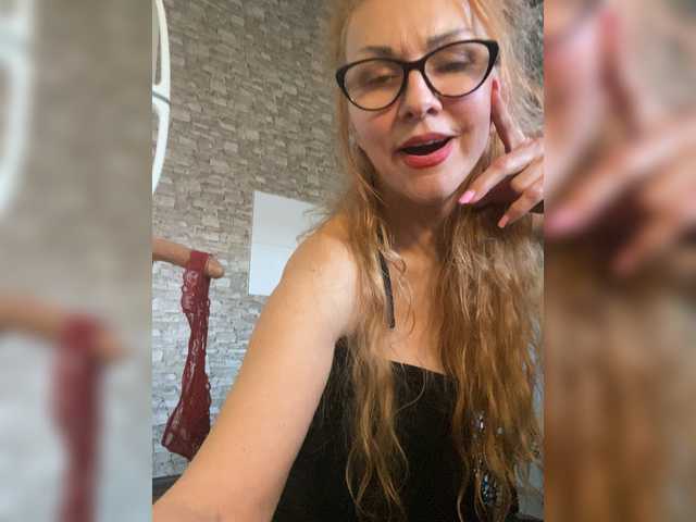 Ritia's BongaCams show and profile