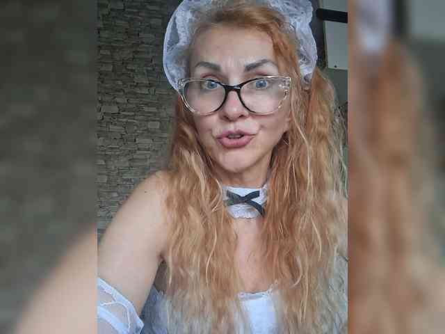 Este modelo está ao vivo agora. Ritia