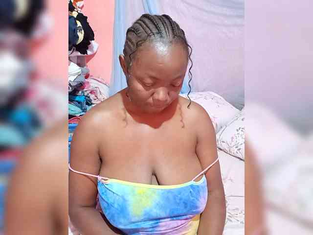 Boobyqueena webcam