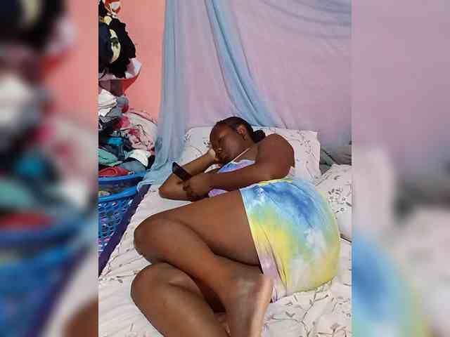 Boobyqueena webcam
