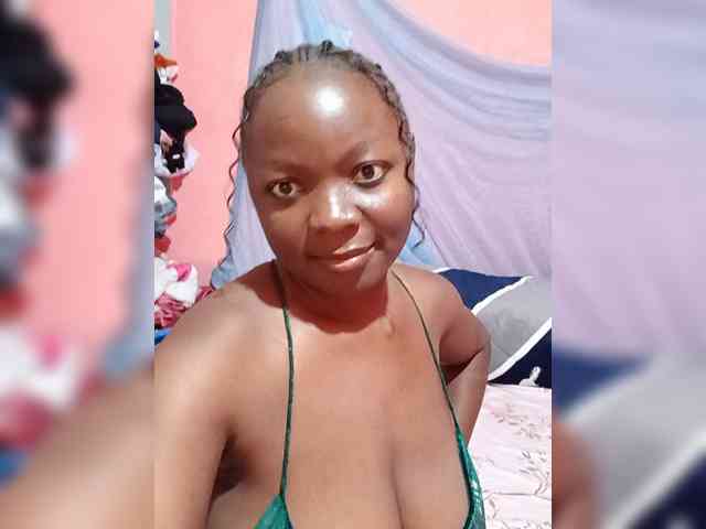 Boobyqueena webcam
