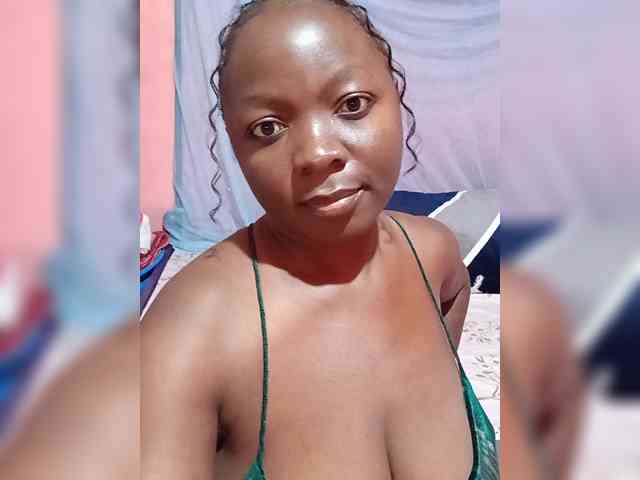 Boobyqueena webcam