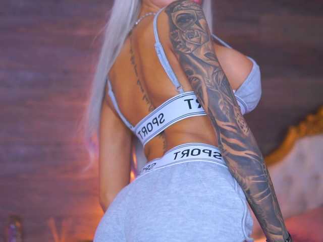 JuicyJessye's BongaCams show and profile