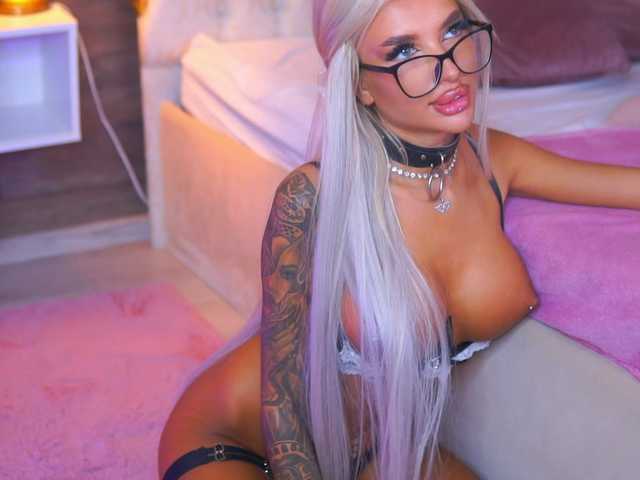 JuicyJessye live cam on BongaCams