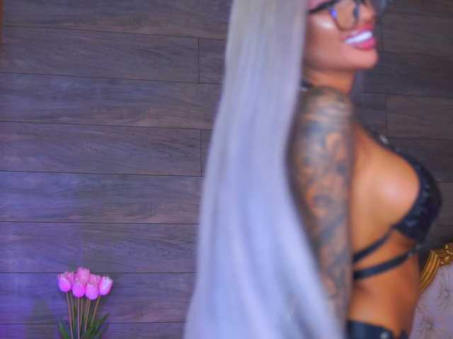 JuicyJessye live cam on BongaCams