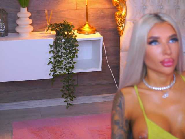JuicyJessye live cam on BongaCams