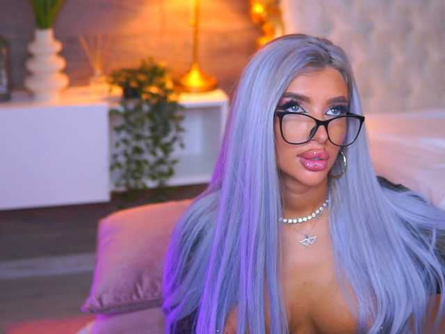 JuicyJessye live cam on BongaCams