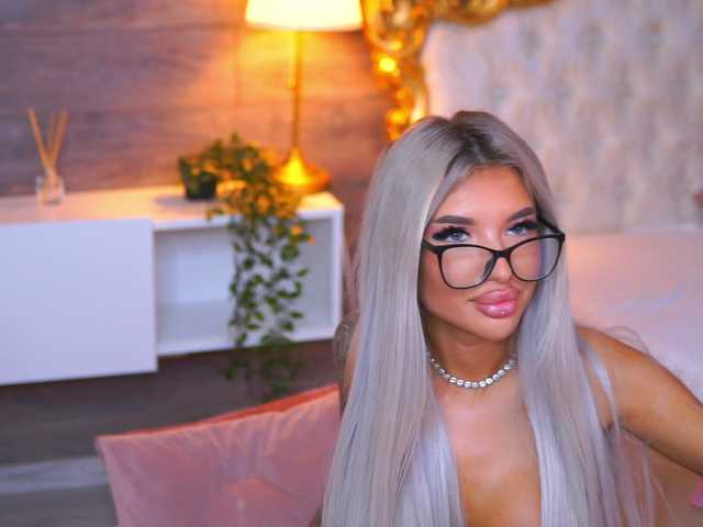 JuicyJessye live cam on BongaCams