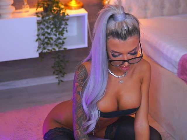 JuicyJessye live cam